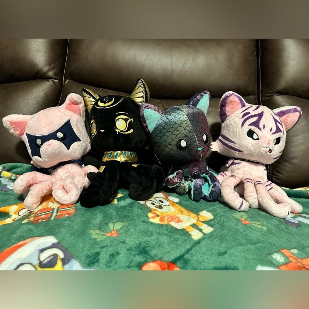 Lot of 4 standard sized Tentacle Kittys